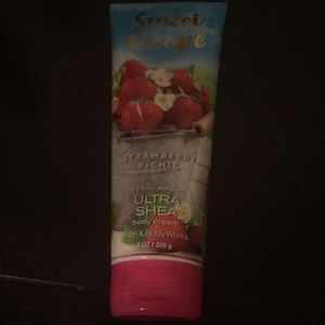 Bath and body works Sweet escape body cream